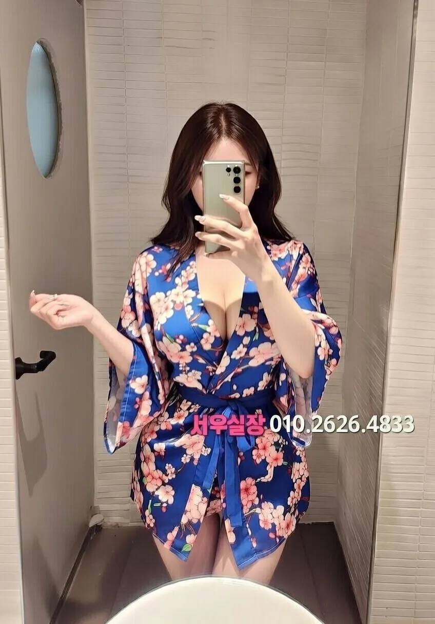 프리미엄 파트너 프로필 10 - 다양한 스타일의 매력적인 파트너